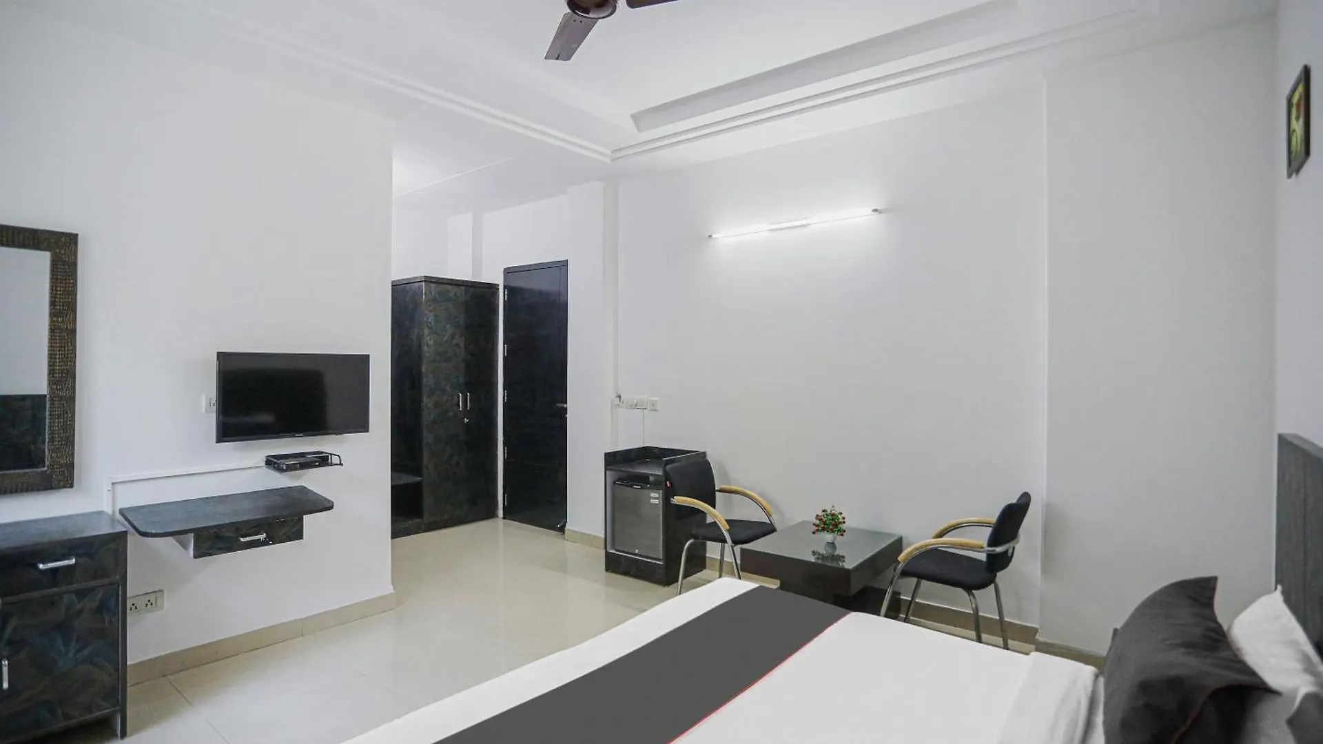 Hotel O Kanishk Inn Gurgaon