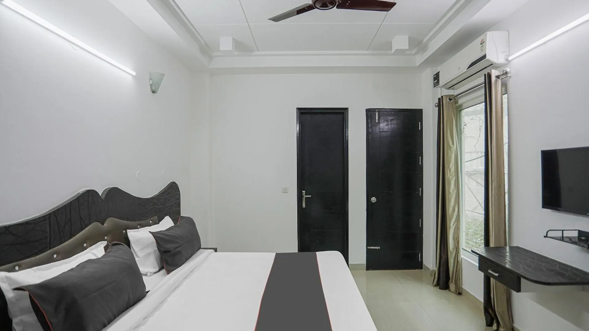 Hotel O Kanishk Inn Gurgaon 3*,